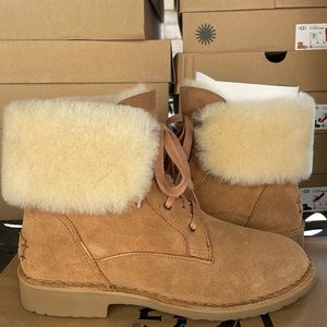 Ugg Women’s Weylyn Ankle Boot